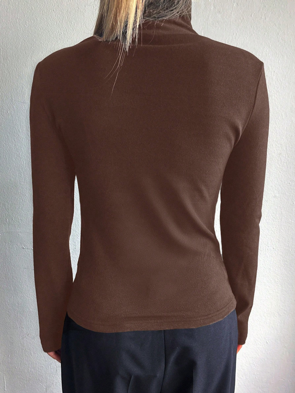 Evlyn | High-Neck Stretch Tee