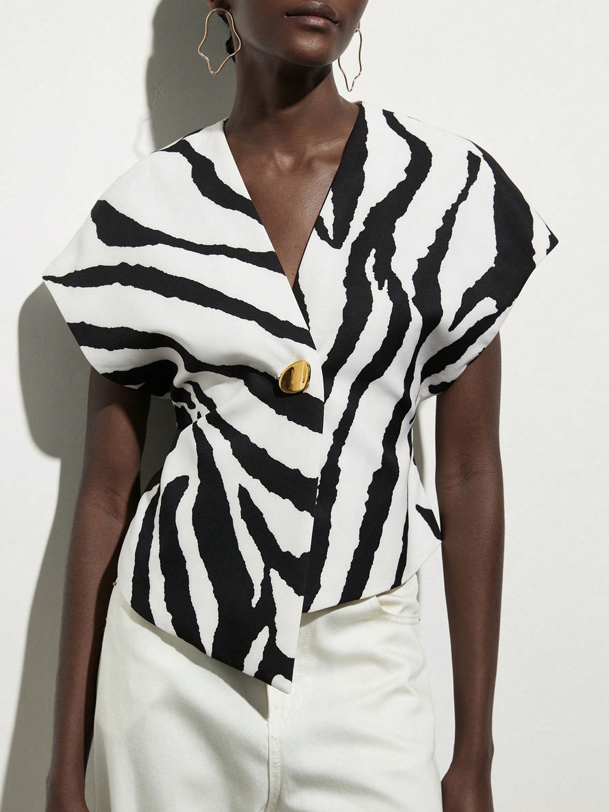 Tyrya | Asymmetrical V-Neck Sleeveless Top