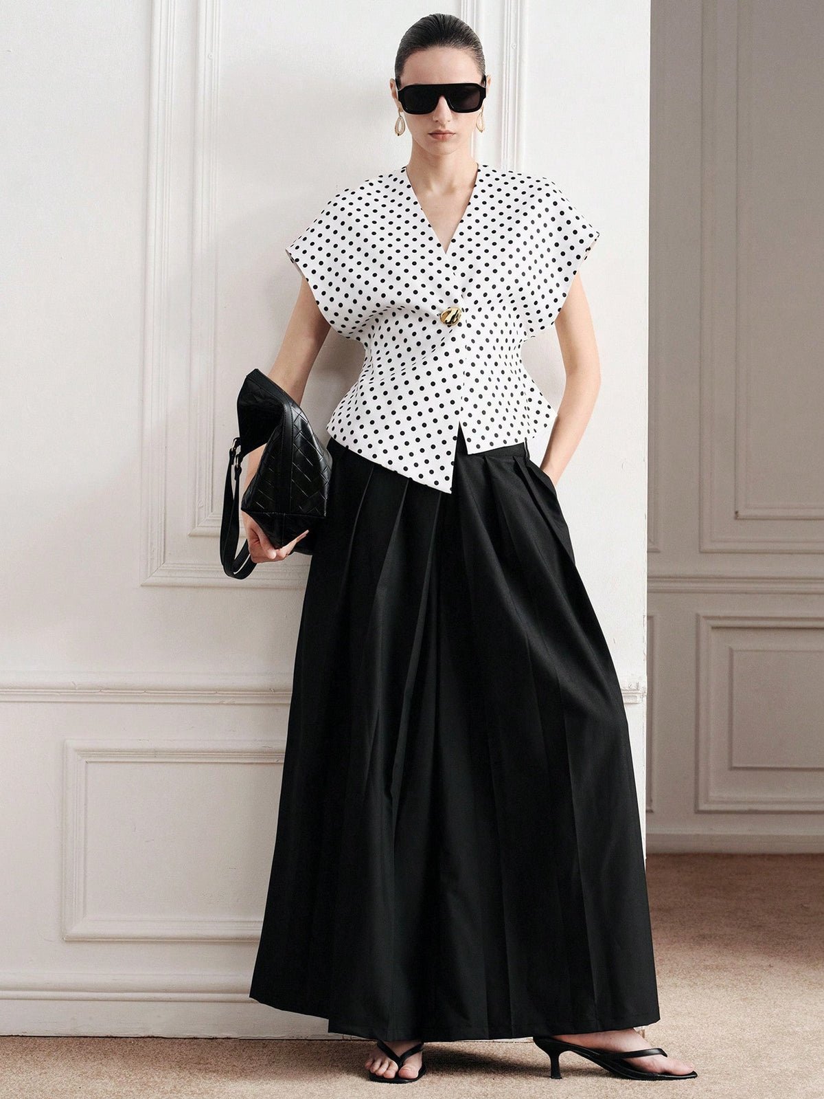 Tyrya | Asymmetrical V-Neck Sleeveless Top