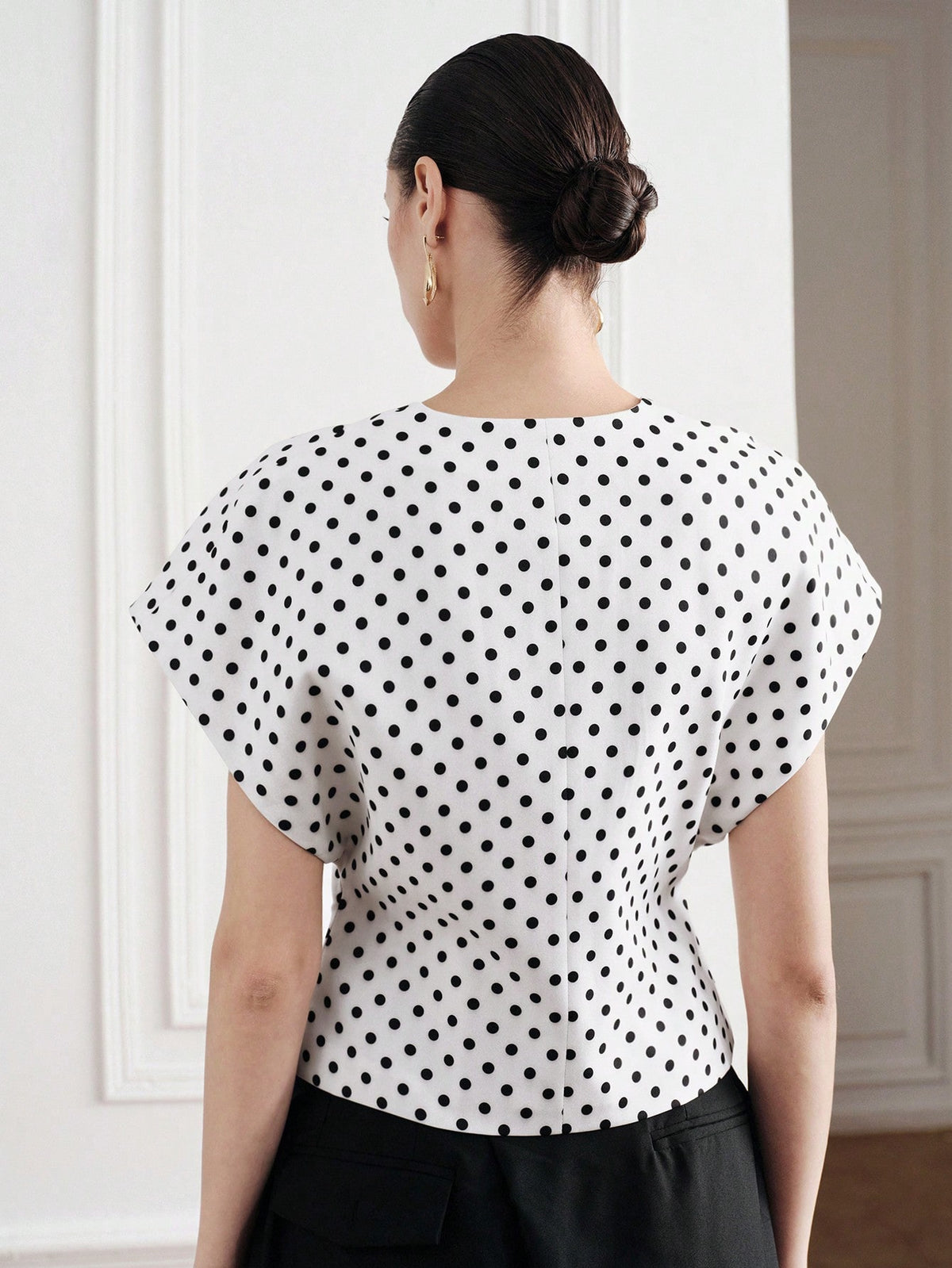 Tyrya | Asymmetrical V-Neck Sleeveless Top