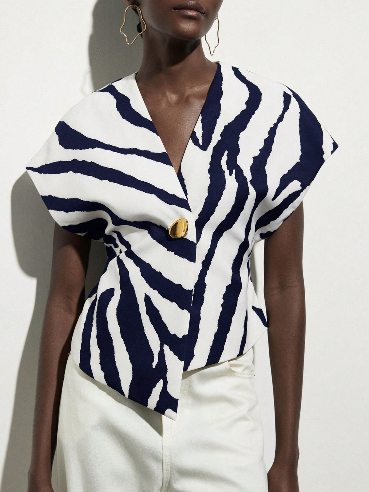 Tyrya | Asymmetrical V-Neck Sleeveless Top