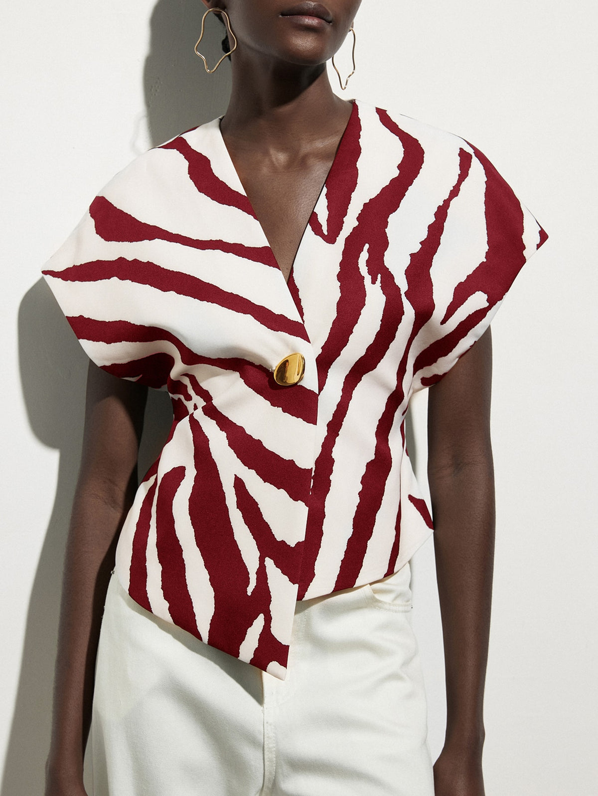 Tyrya | Asymmetrical V-Neck Sleeveless Top