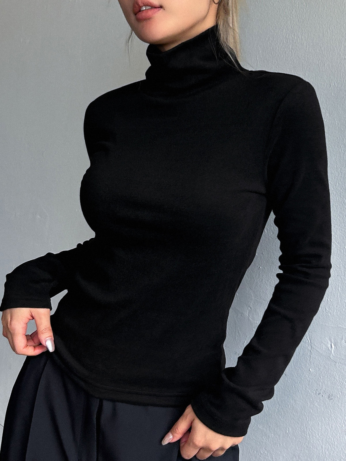 Evlyn | High-Neck Stretch Tee