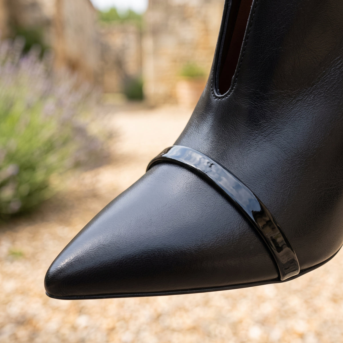 Ewia | Pointed-Toe Ankle Bootie