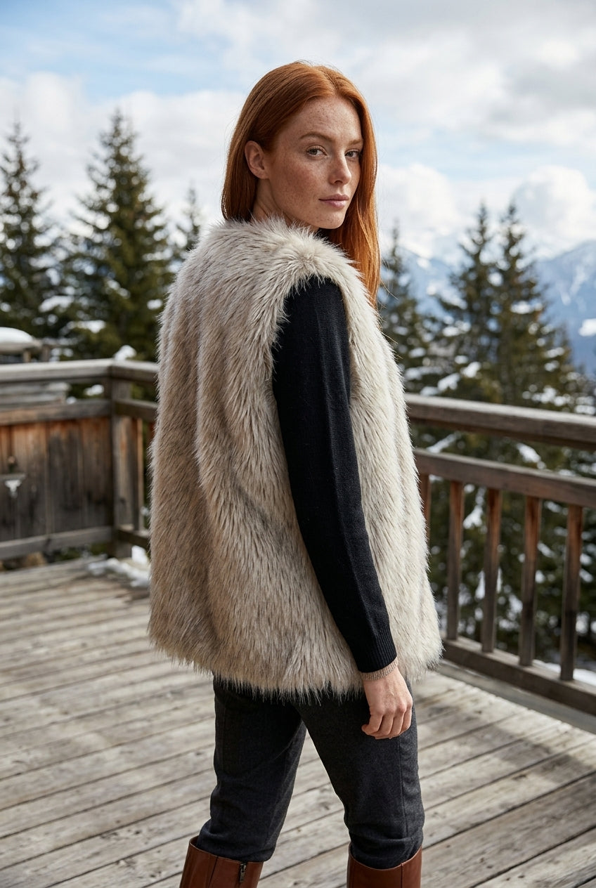 Sviel | Contrast Faux Fur Vest