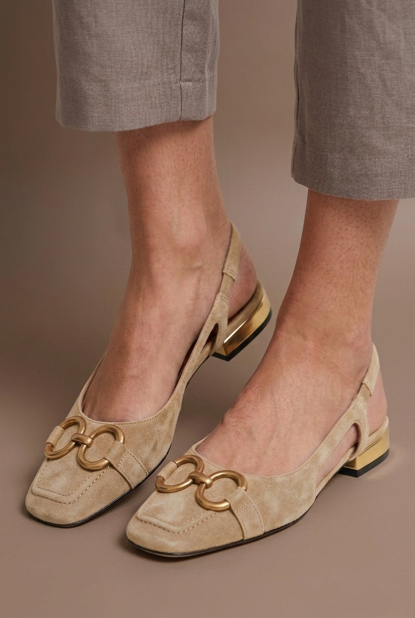 Supportive Buckle Strap Sandals for Women, Adjustable Open-Toe Flat with Contoured Sole, for Everyday Wear, Casual & Vac
